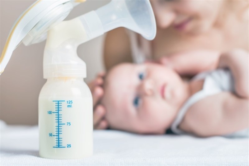 Cómo conservar la leche materna: dónde guardarla y cómo