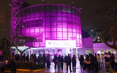 Clínica San Pablo Surco iluminó de rosa su nuevo Centro Oncológico en un acto de esperanza y compromiso